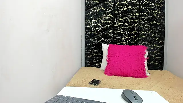 Snapshot of MiaCours chatting on July 6, 12:46 pm MiaCours online show from July 6, 12:46 pm