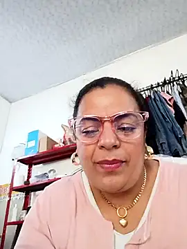 Mia-Glow online show from October 1, 2:01 pm