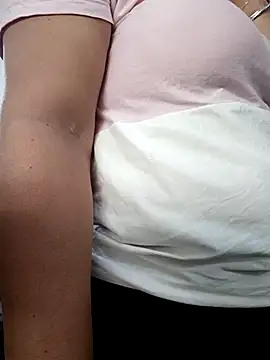 Mia-Glow online show from October 17, 3:25 pm