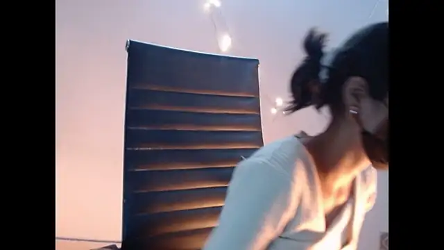 Snapshot of _kamyaa09 chatting on December 15, 6:23 pm kamyaa09 online show from December 15, 6:23 pm