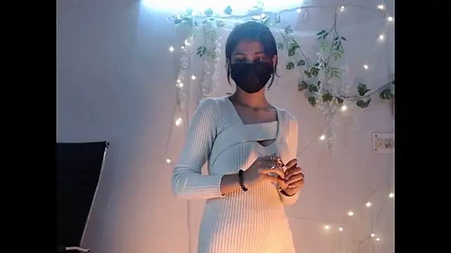 Snapshot of _kamyaa09 chatting on January 7, 8:50 am kamyaa09 online show from January 7, 8:50 am