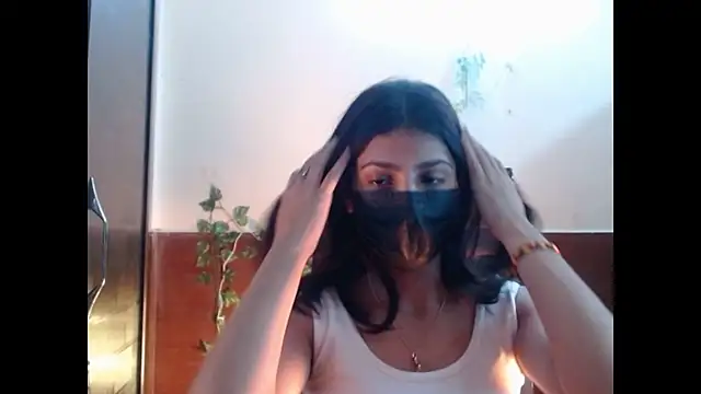 Snapshot of _kamyaa09 chatting on February 5, 9:14 am kamyaa09 online show from February 5, 9:14 am