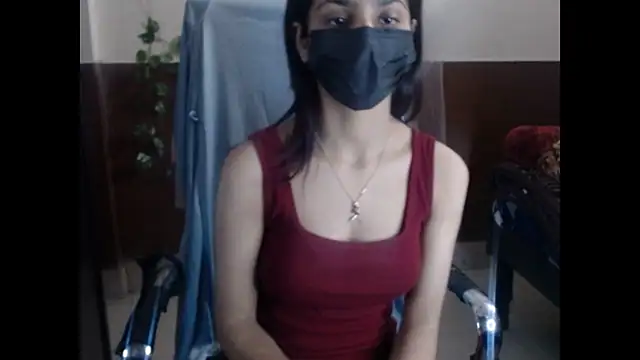 Snapshot of _kamyaa09 chatting on February 15, 10:14 am kamyaa09 online show from February 15, 10:14 am