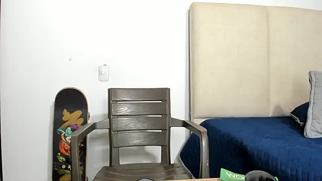 Snapshot of Hector_21_ chatting on October 6, 8:17 pm Hector 21 online show from October 6, 8:17 pm