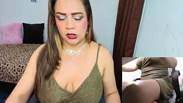 Snapshot of Paulina-Becerraa chatting on July 18, 5:00 am Paulina-Becerraa online show from July 18, 5:00 am