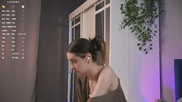 VernonKnapik online show from September 15, 7:03 pm