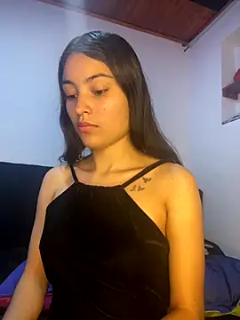 Snapshot of hotwife26 chatting on November 5, 1:33 pm hotwife26 online show from November 5, 1:33 pm