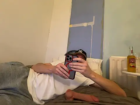 Snapshot of shyandchilling chatting on February 5, 6:12 pm shyandchilling online show from February 5, 6:12 pm