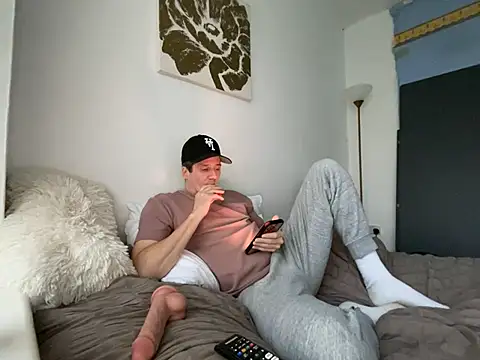 Snapshot of shyandchilling chatting on March 1, 4:53 pm shyandchilling online show from March 1, 4:53 pm