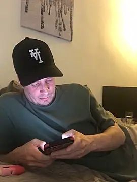 Snapshot of shyandchilling chatting on May 17, 6:04 pm shyandchilling online show from May 17, 6:04 pm