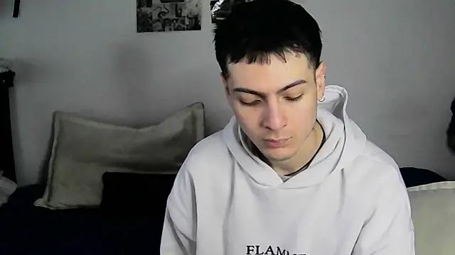 Snapshot of Dioniso_guy8 chatting on September 17, 12:40 pm Dioniso guy8 online show from September 17, 12:40 pm