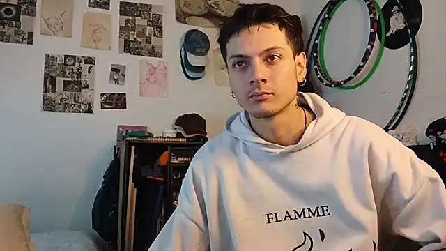 Snapshot of Dioniso_guy8 chatting on October 6, 4:59 pm Dioniso guy8 online show from October 6, 4:59 pm