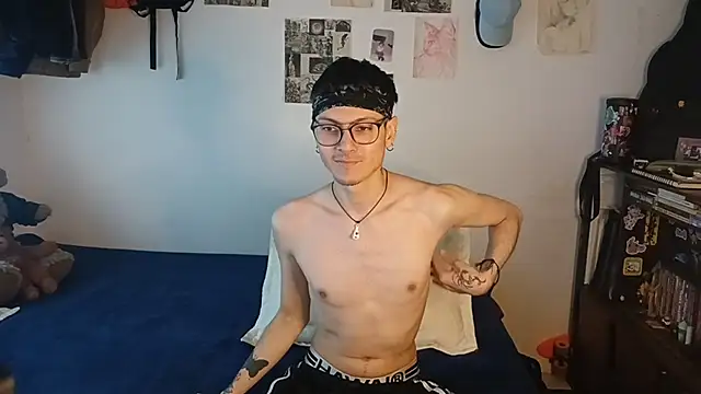 Snapshot of Dioniso_guy8 chatting on October 7, 7:22 pm Dioniso guy8 online show from October 7, 7:22 pm