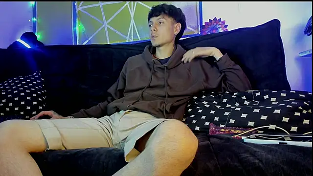 Snapshot of Dioniso_guy8 chatting on February 25, 7:45 pm Dioniso guy8 online show from February 25, 7:45 pm