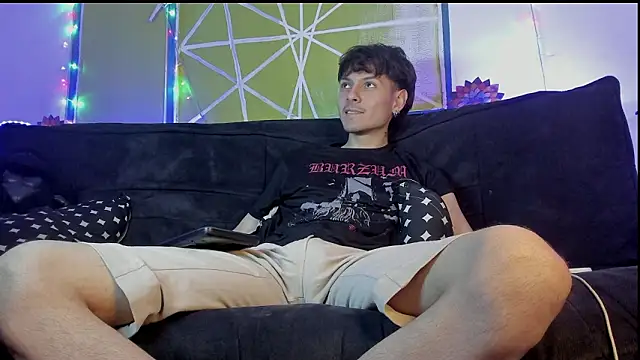 Snapshot of Dioniso_guy8 chatting on February 27, 7:25 pm Dioniso guy8 online show from February 27, 7:25 pm