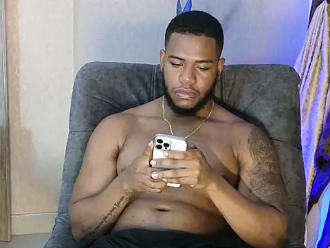 Snapshot of BenjaminCol_ chatting on October 21, 10:32 pm BenjaminCol online show from October 21, 10:32 pm