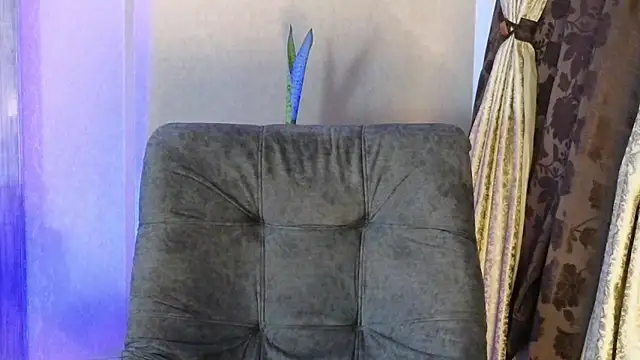 Snapshot of BenjaminCol_ chatting on October 24, 1:35 am BenjaminCol online show from October 24, 1:35 am