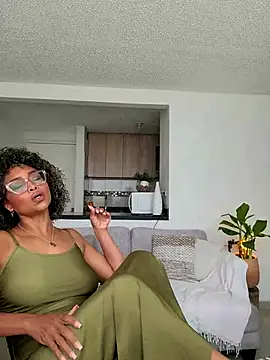 Snapshot of BiiancaEstradaa chatting on July 12, 4:31 pm BiiancaEstradaa online show from July 12, 4:31 pm