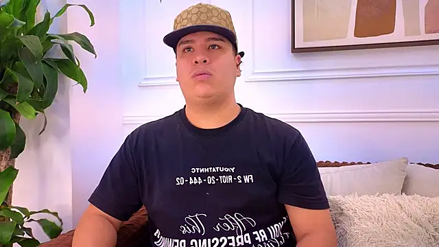 Snapshot of Naim_Bennetsex chatting on May 12, 6:38 pm Naim Bennetsex online show from May 12, 6:38 pm