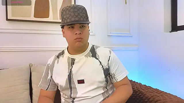 Snapshot of Naim_Bennetsex chatting on June 5, 6:57 pm Naim Bennetsex online show from June 5, 6:57 pm