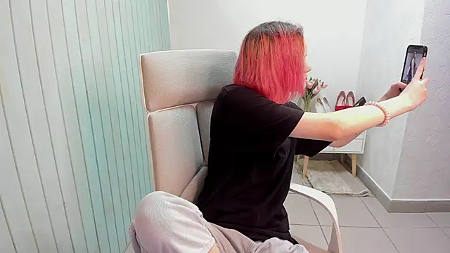 Elieiza xo online show from September 18, 2:35 am