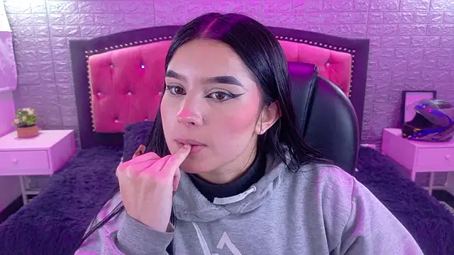 Natalie loffreda online show from February 3, 3:26 am