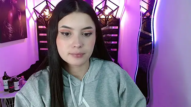 Snapshot of Natalie_loffreda chatting on June 5, 8:03 pm Natalie loffreda online show from June 5, 8:03 pm