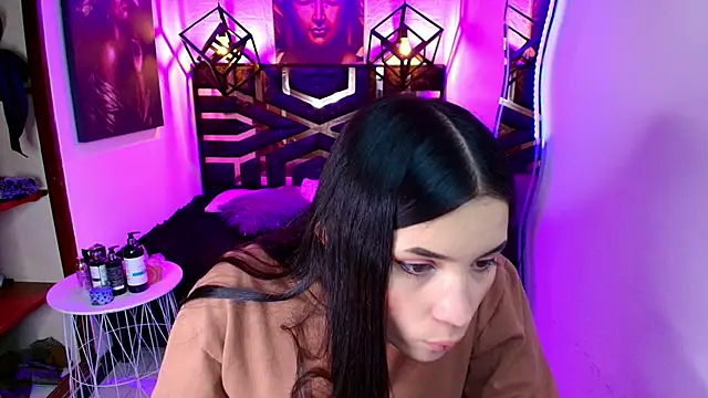 Snapshot of Natalie_loffreda chatting on June 6, 8:13 pm Natalie loffreda online show from June 6, 8:13 pm
