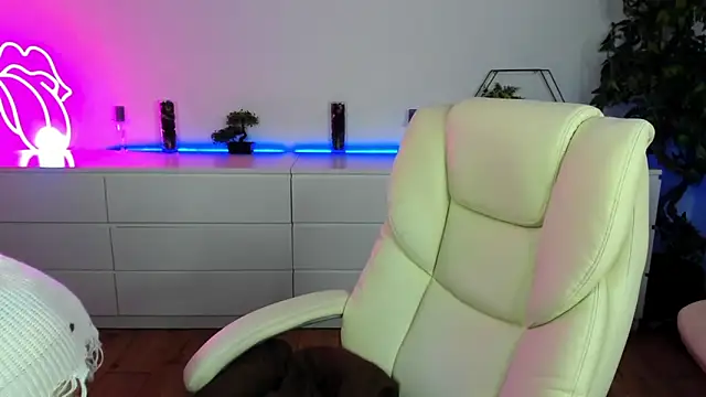 Snapshot of Anna_Snows chatting on October 22, 5:52 am Anna Snows online show from October 22, 5:52 am