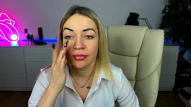 Snapshot of Anna_Snows chatting on December 1, 6:46 pm Anna Snows online show from December 1, 6:46 pm