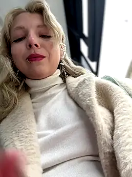 EveLittleSinner online show from October 12, 8:46 am