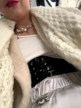 Snapshot of EveLittleSinner chatting on October 26, 10:54 am EveLittleSinner online show from October 26, 10:54 am