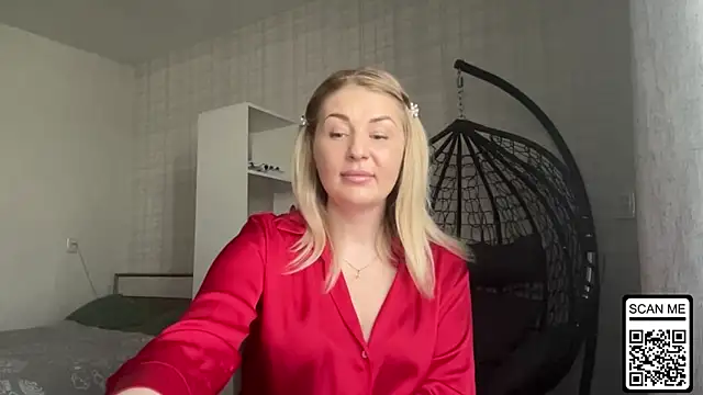 Blondie xoxoxo online show from April 28, 8:30 am