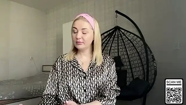 Blondie xoxoxo online show from May 5, 6:43 am
