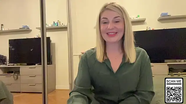 Snapshot of Blondie_xoxoxo chatting on May 11, 7:11 pm Blondie xoxoxo online show from May 11, 7:11 pm