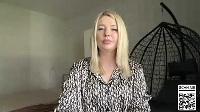 Snapshot of Blondie_xoxoxo chatting on June 17, 8:39 am Blondie xoxoxo online show from June 17, 8:39 am