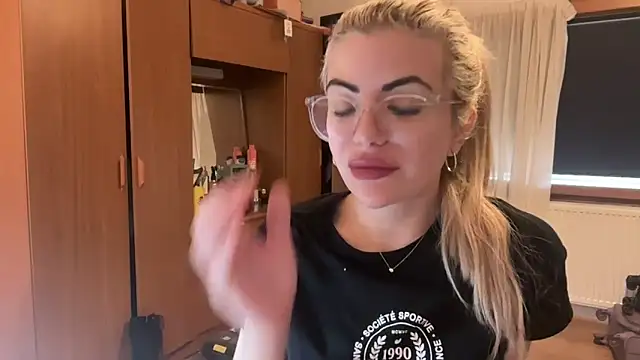 princess17 online show from September 27, 2:11 pm