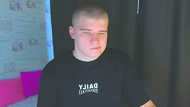 Snapshot of kittenmurr chatting on October 4, 1:03 am kittenmurr online show from October 4, 1:03 am