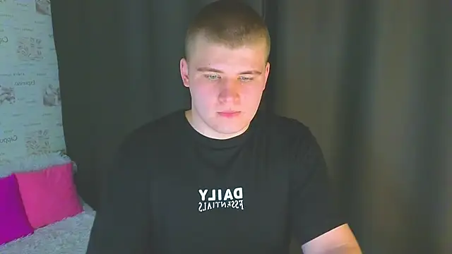 Snapshot of kittenmurr chatting on October 8, 2:47 pm kittenmurr online show from October 8, 2:47 pm