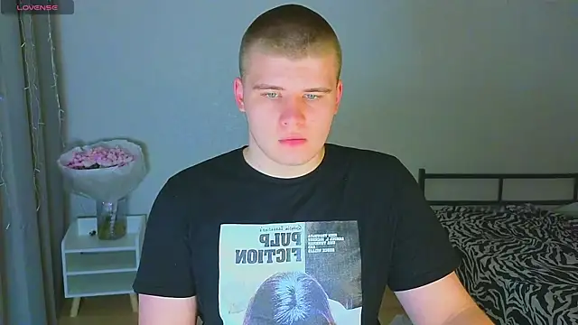 Snapshot of kittenmurr chatting on October 31, 8:32 pm kittenmurr online show from October 31, 8:32 pm