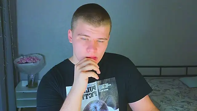 Snapshot of kittenmurr chatting on November 2, 10:23 pm kittenmurr online show from November 2, 10:23 pm