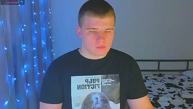 Snapshot of kittenmurr chatting on November 22, 1:04 am kittenmurr online show from November 22, 1:04 am