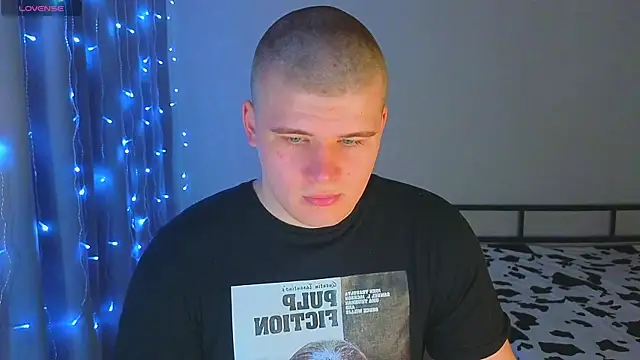 Snapshot of kittenmurr chatting on December 1, 9:36 am kittenmurr online show from December 1, 9:36 am