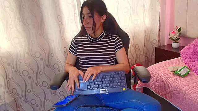 DarlingDuchess  online show from October 7, 3:42 pm