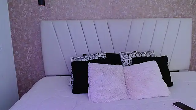 Snapshot of NatiHoran chatting on March 5, 11:12 pm NatiHoran online show from March 5, 11:12 pm