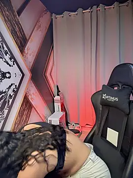 Snapshot of jenn_fit chatting on December 5, 3:37 am jenn fit online show from December 5, 3:37 am