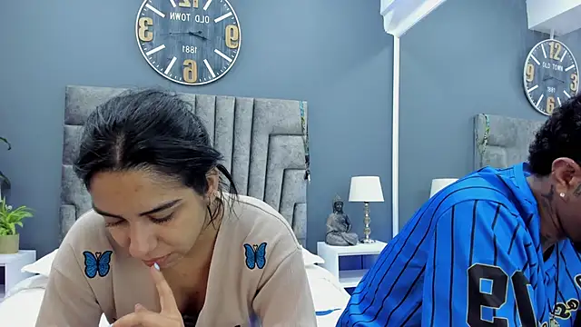 violet and myers online show from October 4, 11:30 am