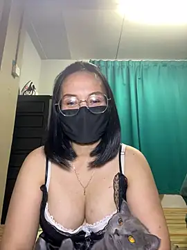 melyiaaa online show from March 23, 2:43 pm