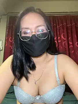 melyiaaa online show from June 8, 1:22 pm