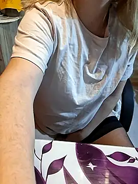 Snapshot of qSensi chatting on October 26, 11:53 pm qSensi online show from October 26, 11:53 pm